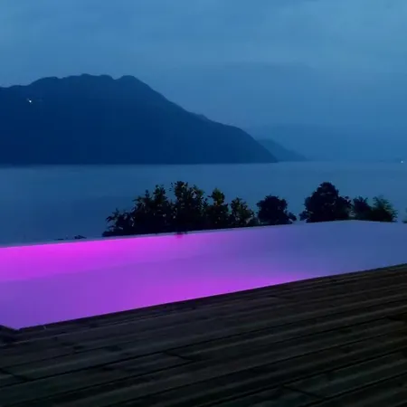 Tiny-pool-lake Капсульный отель
