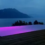 Tiny-pool-lake Hotel kapsułowy