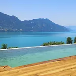 Tiny-pool-lake * Viviers-du-Lac