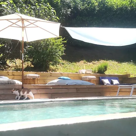 Tiny-pool-lake Capsule hotel Viviers-du-Lac
