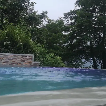Kapslový hotel Tiny-pool-lake *